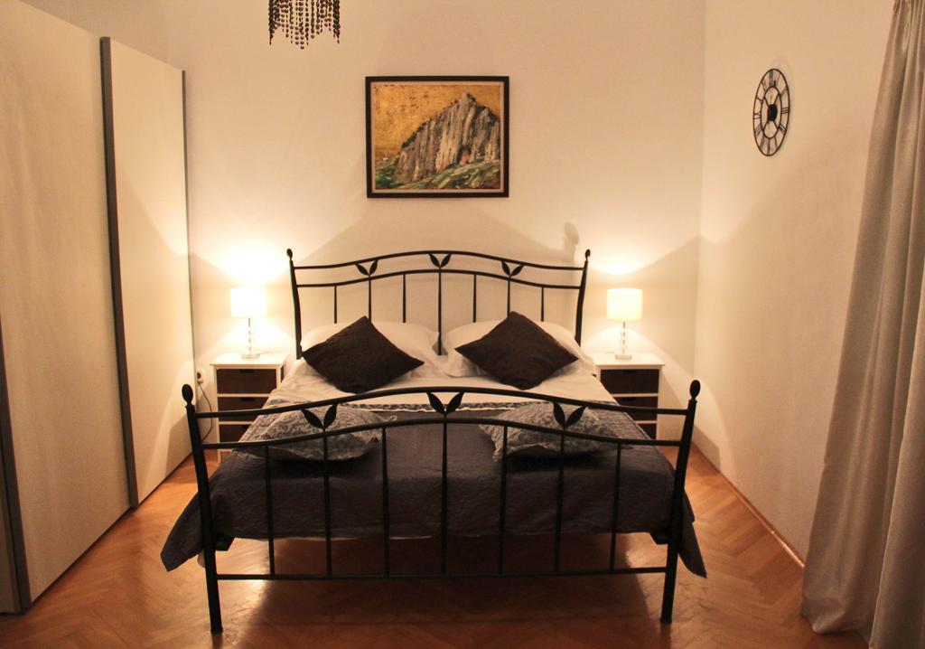 Apartments Spiro สปลิท ภายนอก รูปภาพ